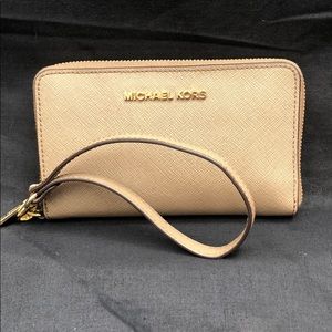 Michael Kors Jetset wristlet